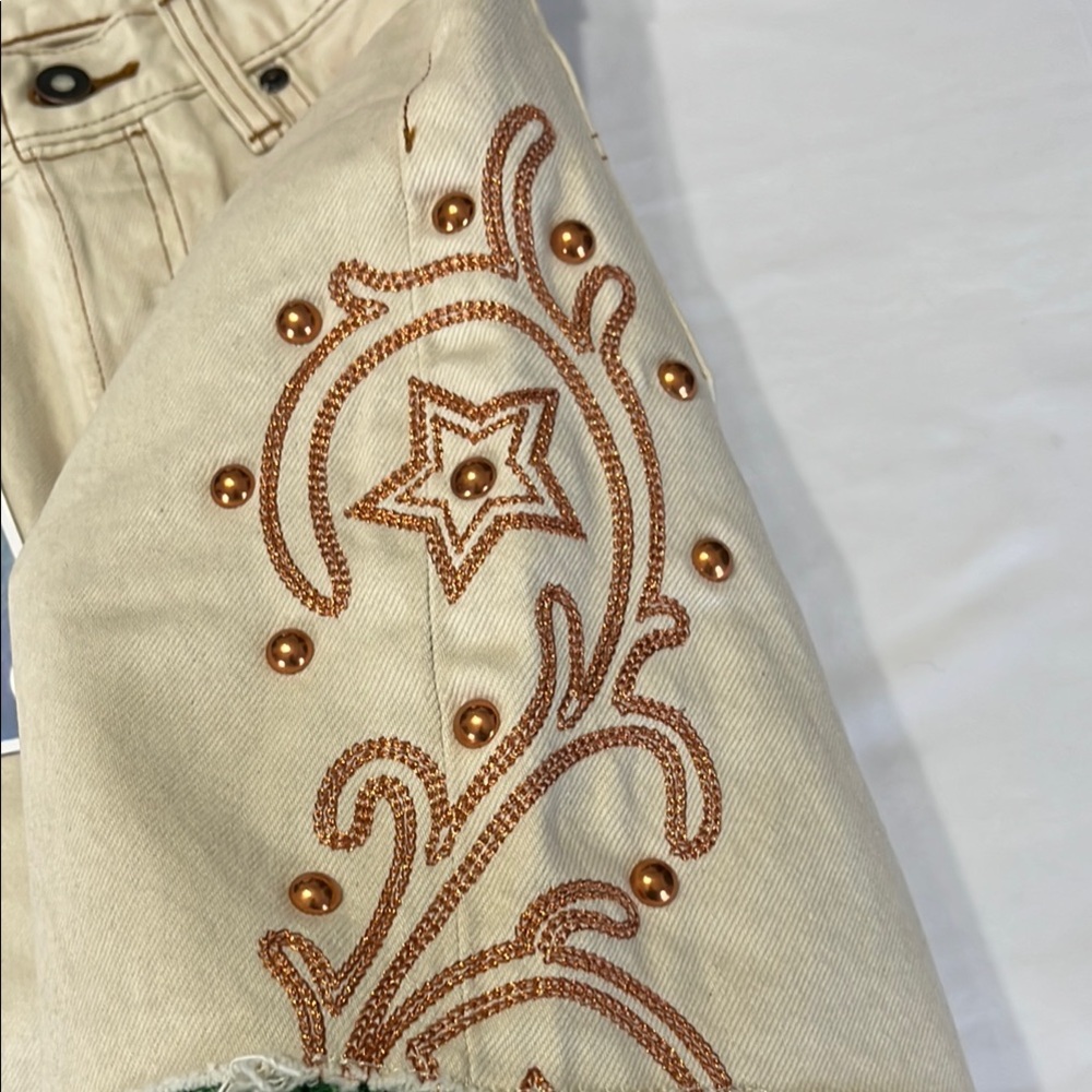 Levi's 501 '93 Cut Off Rodeo Boots Shorts in Ecru Unisex NWT - Picture 11 of 15
